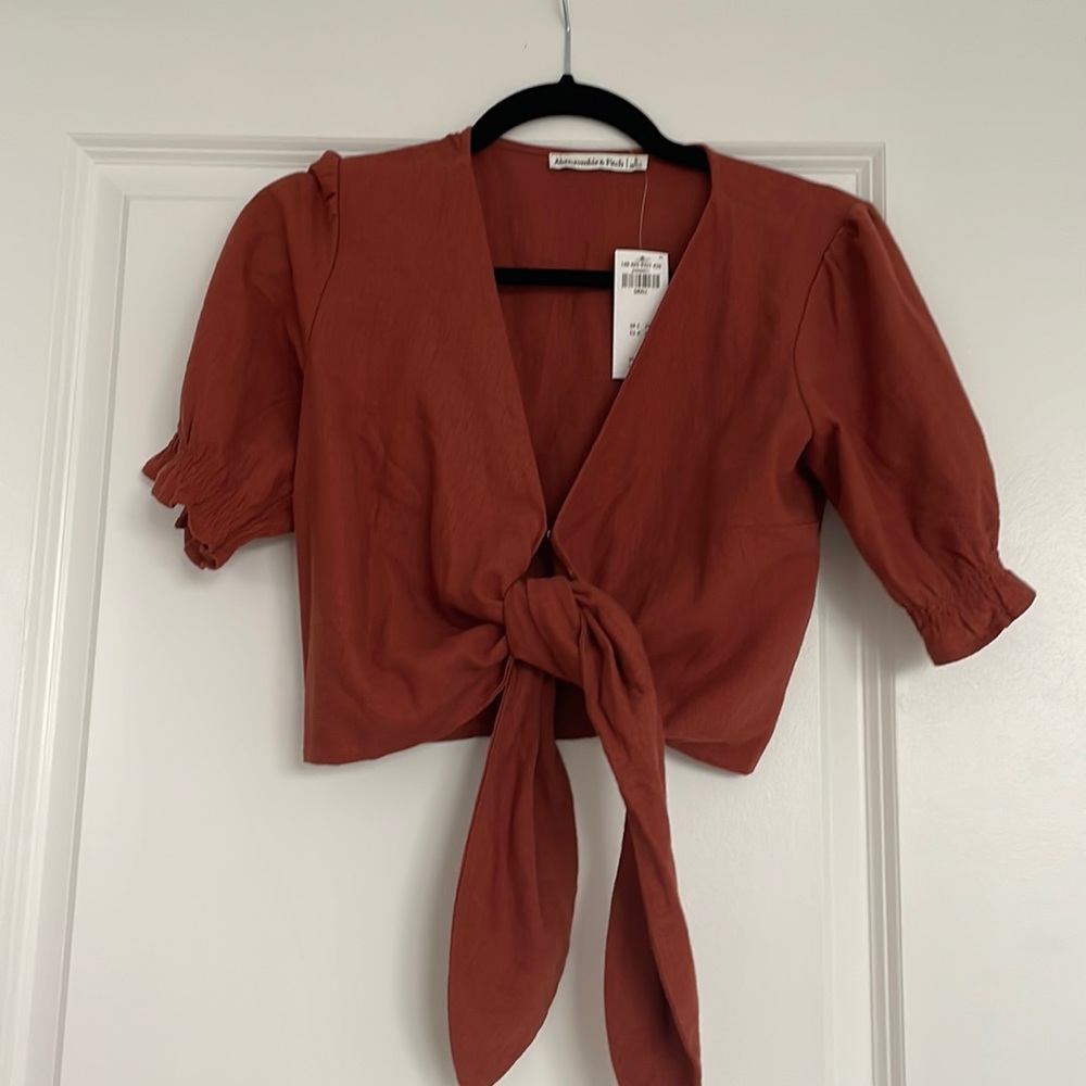 Abercrombie Cropped Tie Front Blouse